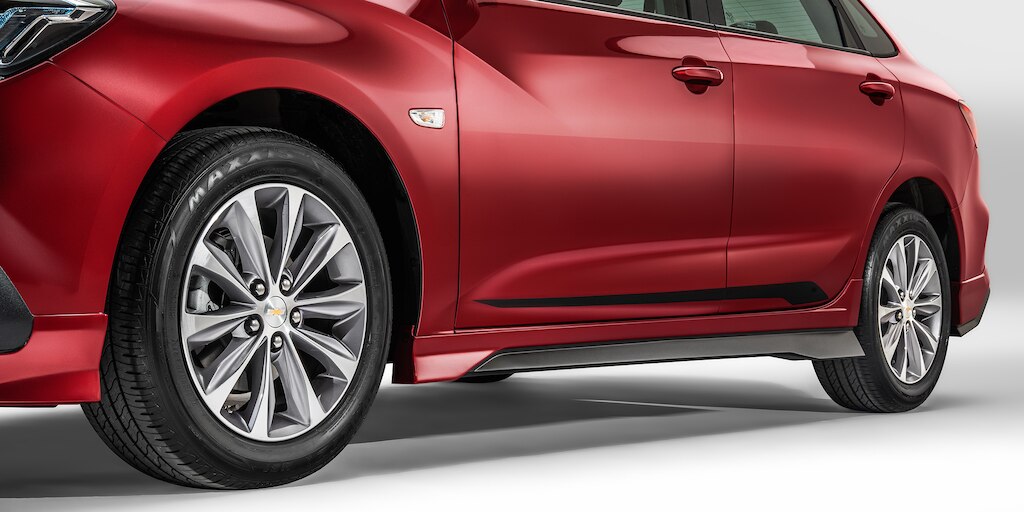 Estribo izquierdo de de sedán Chevrolet Cavalier 2024