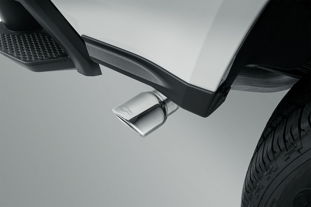 Puntas de escape cromadas con emblema para tu camioneta todoterreno 4x4 Chevrolet Colorado 2024.
